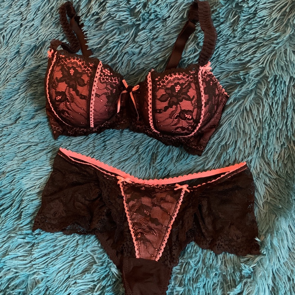 Bras N Things Bra and Cheeky Panty Set